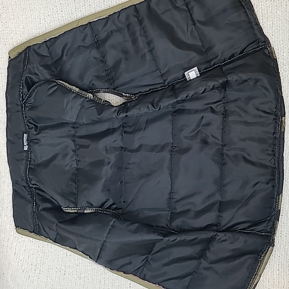 Revolution Kids Lightweight Camo Puffer Vest Jacket in Green/Gray/Black - Picture 12 of 17